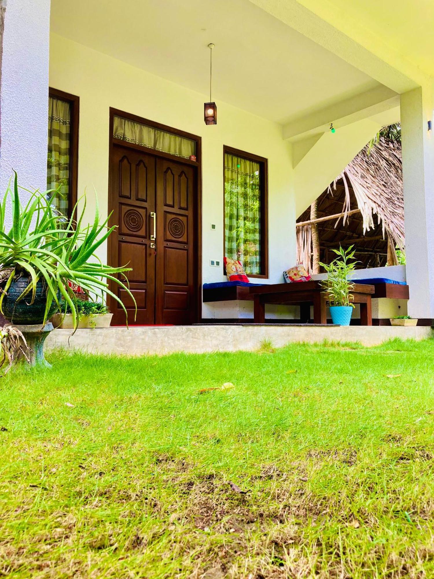 Mountain Seaview Cabanas Hotel Tangalle Buitenkant foto